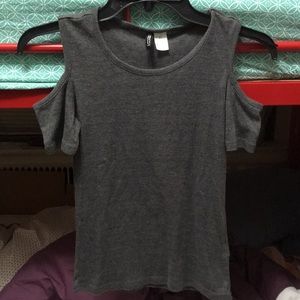 Cold shoulder gray tee